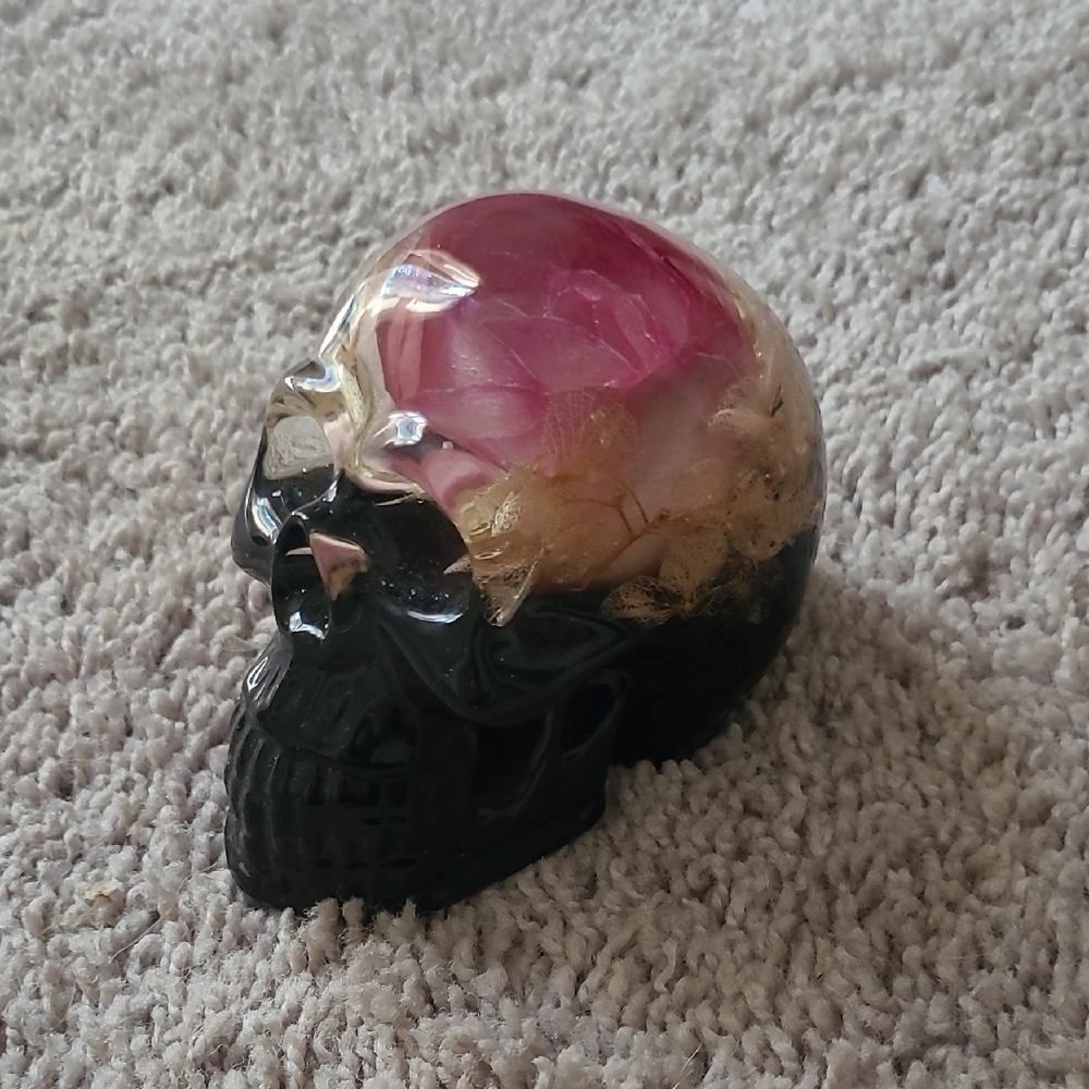 Resin Skull With Real Flowers - Picture 2 of 6